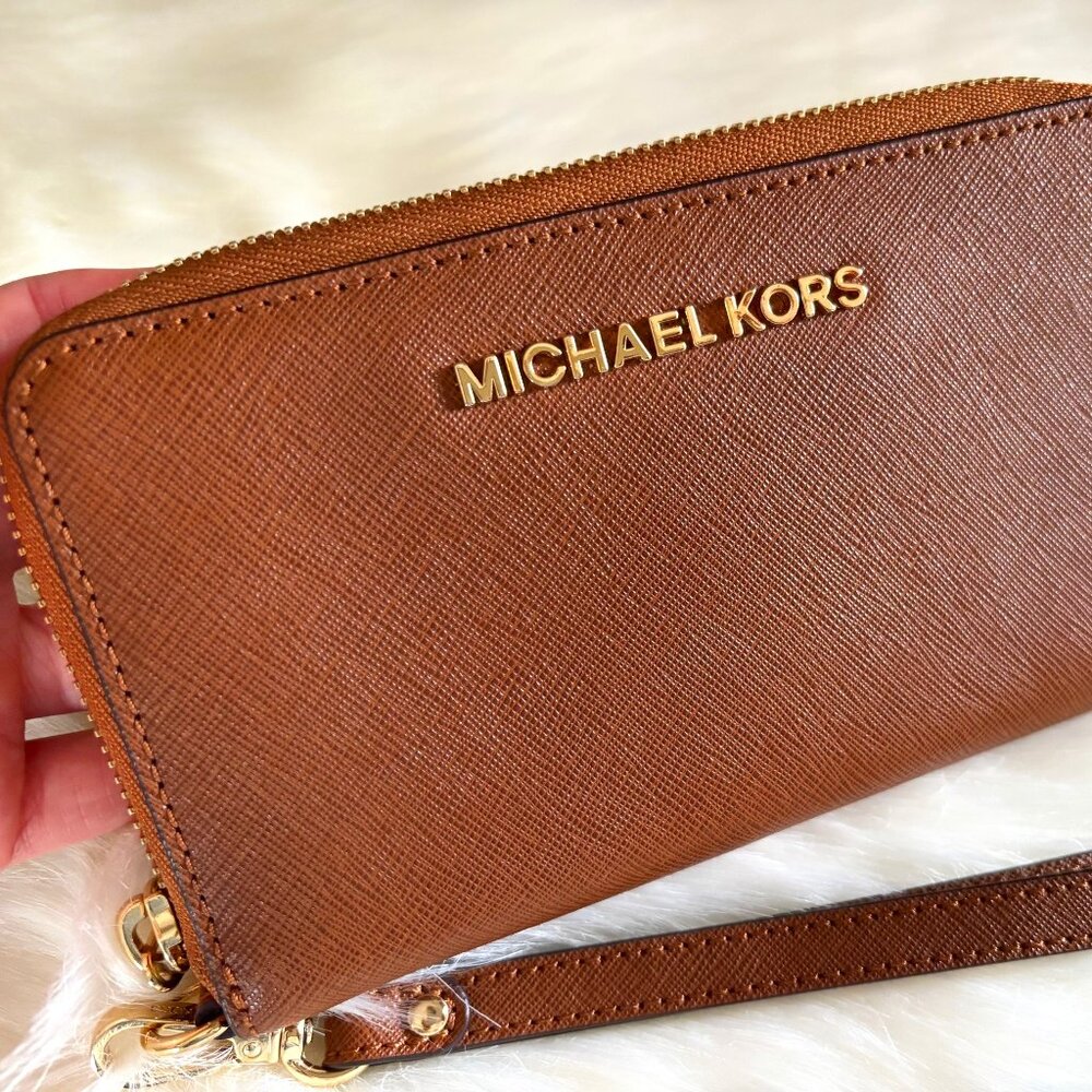 Michael Kors Jet Set Travel wristlet phone case wallet